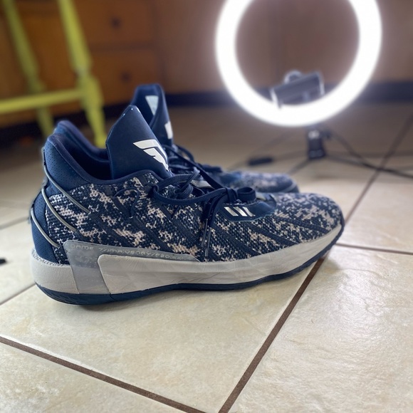 [FY4265] Adidas Mens Dame 7 - Vet Tix size 17 - Picture 4 of 8